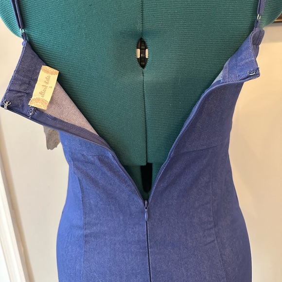 BRAND NEW Stretch Denim Fitted Dress - Picture 4 of 5
